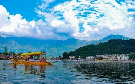 Kashmir: A Fairytale Honeymoon Destination for Every Season