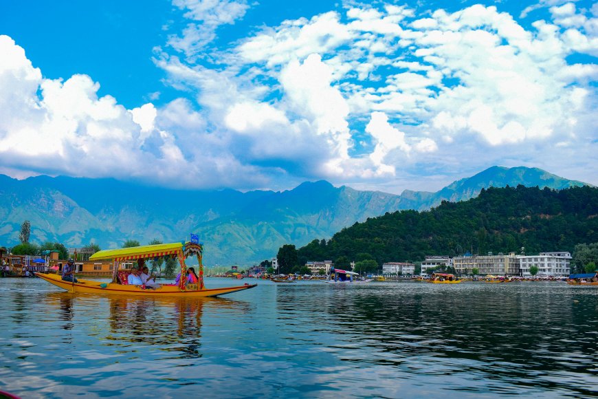 Kashmir: A Fairytale Honeymoon Destination for Every Season